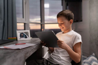 How to Control Your Child’s Screen Time Effectively