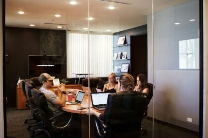 How Digital HR Tools Are Transforming Small Business Management